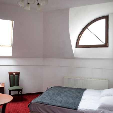 Bed and Breakfast Gosciniec Czarci Mlyn Бендзин Экстерьер фото