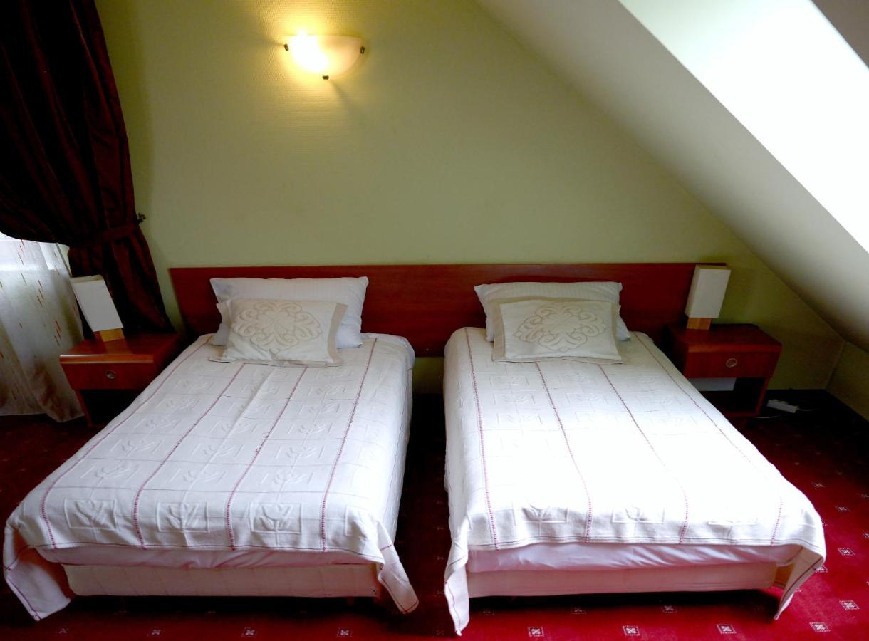 Bed and Breakfast Gosciniec Czarci Mlyn Бендзин Экстерьер фото