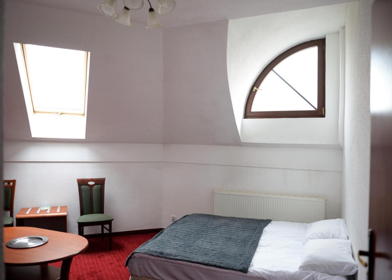 Bed and Breakfast Gosciniec Czarci Mlyn Бендзин Экстерьер фото