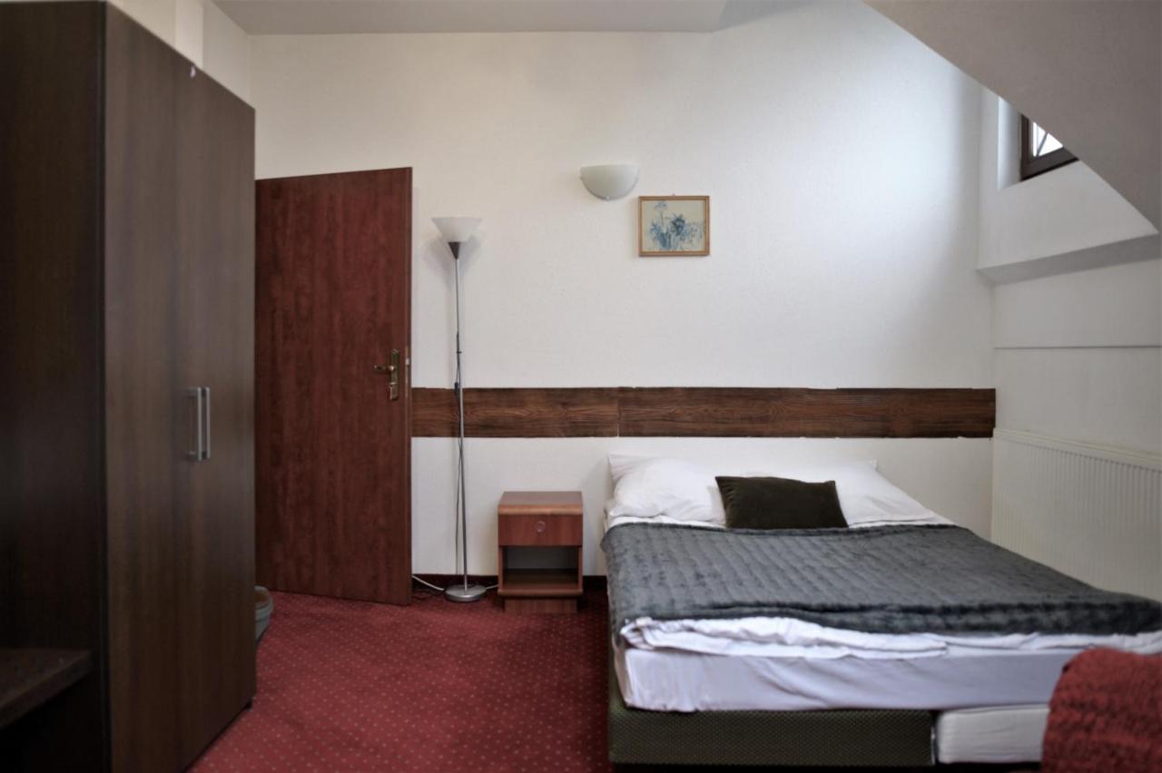 Bed and Breakfast Gosciniec Czarci Mlyn Бендзин Экстерьер фото