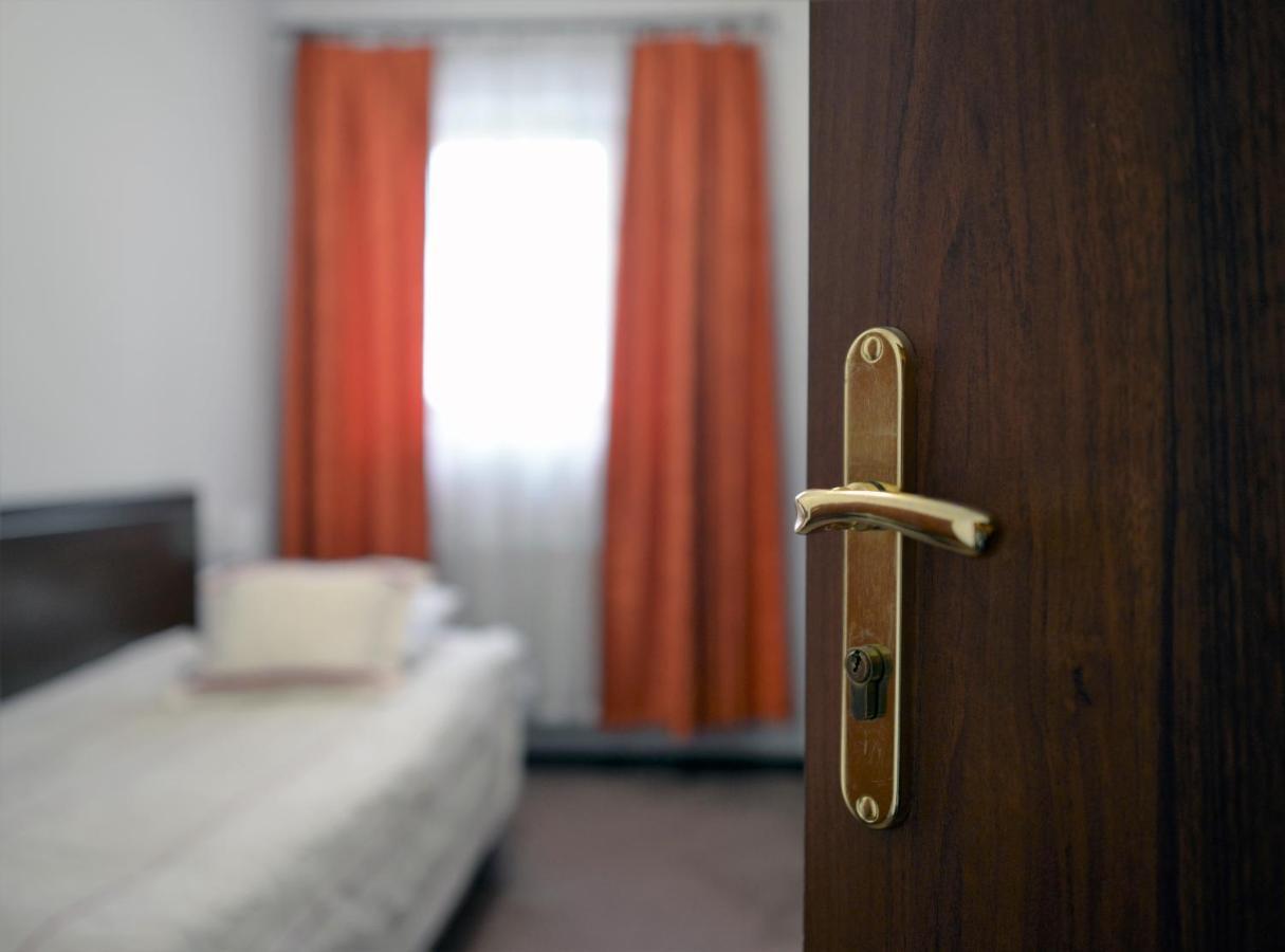 Bed and Breakfast Gosciniec Czarci Mlyn Бендзин Экстерьер фото