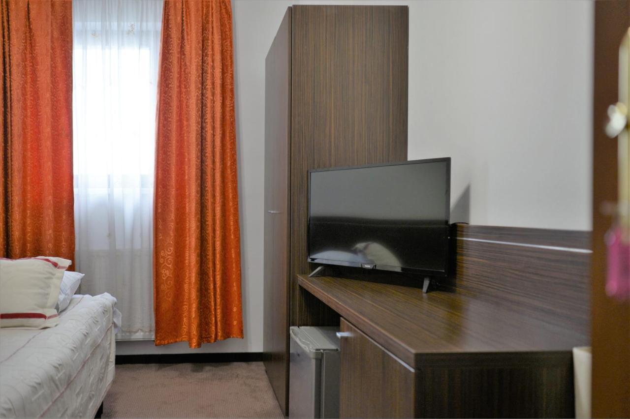 Bed and Breakfast Gosciniec Czarci Mlyn Бендзин Экстерьер фото