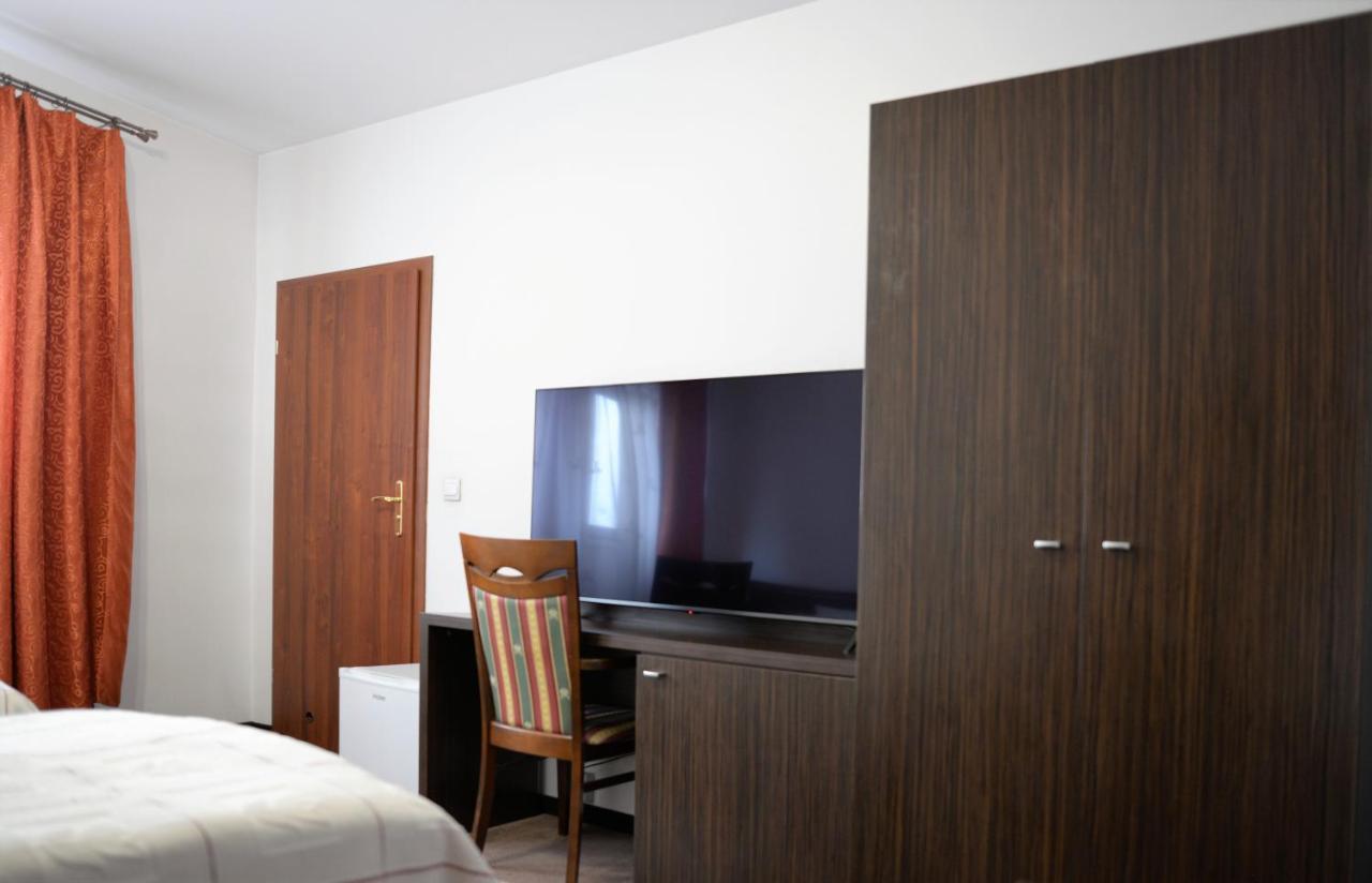 Bed and Breakfast Gosciniec Czarci Mlyn Бендзин Экстерьер фото