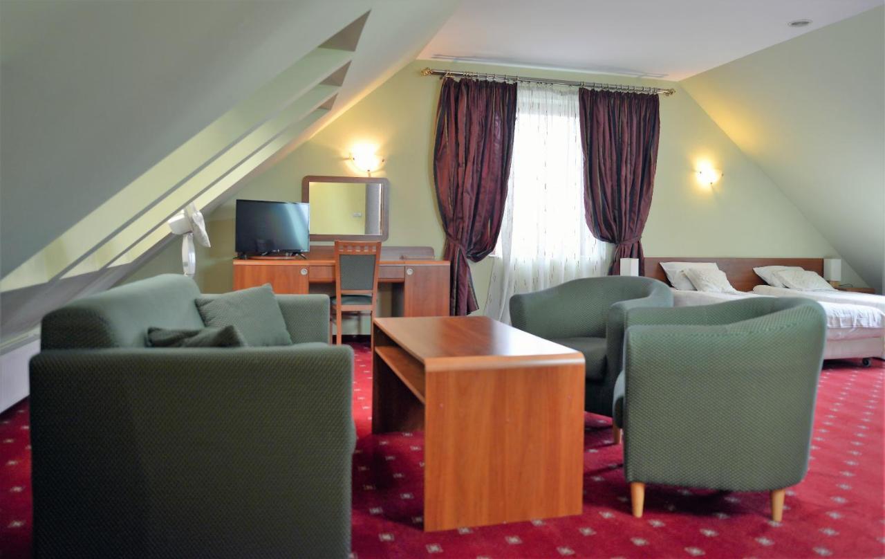Bed and Breakfast Gosciniec Czarci Mlyn Бендзин Экстерьер фото