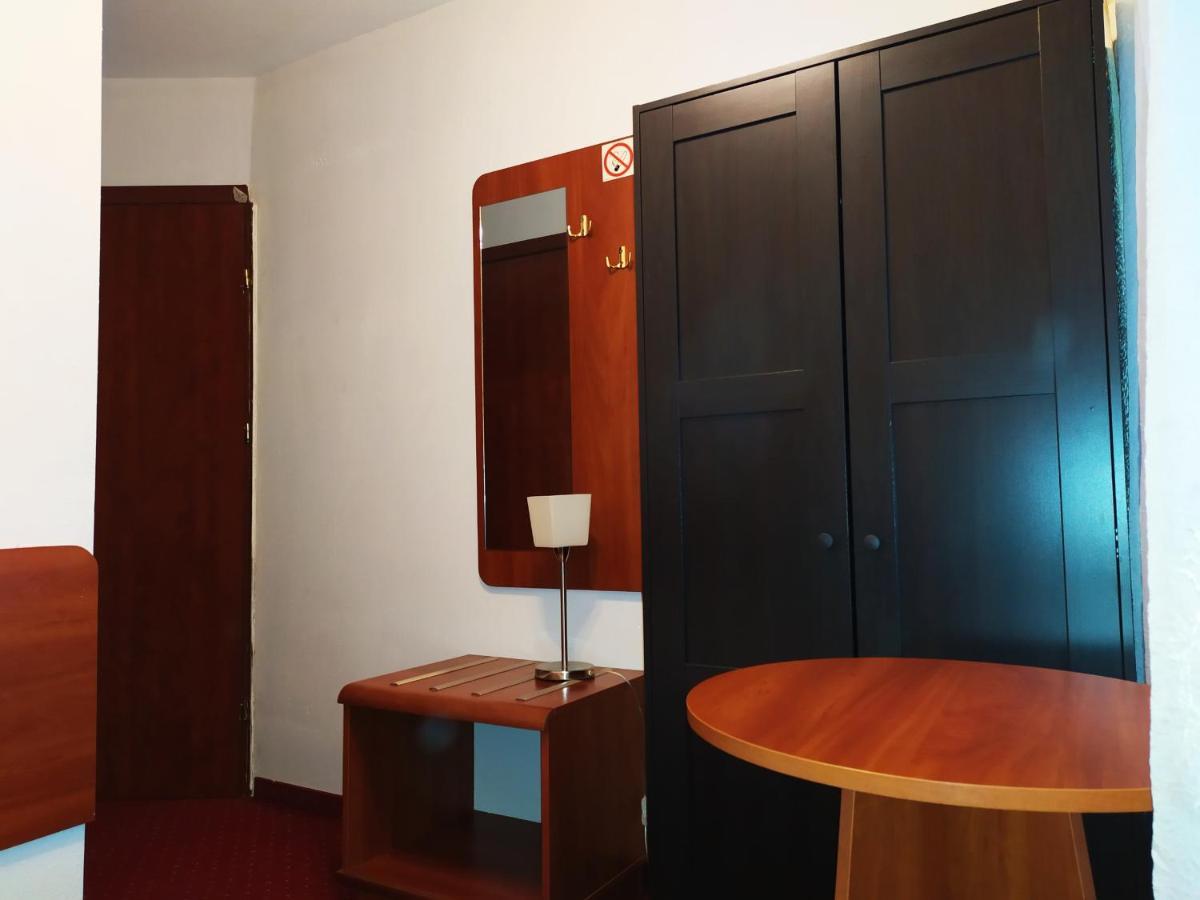 Bed and Breakfast Gosciniec Czarci Mlyn Бендзин Экстерьер фото