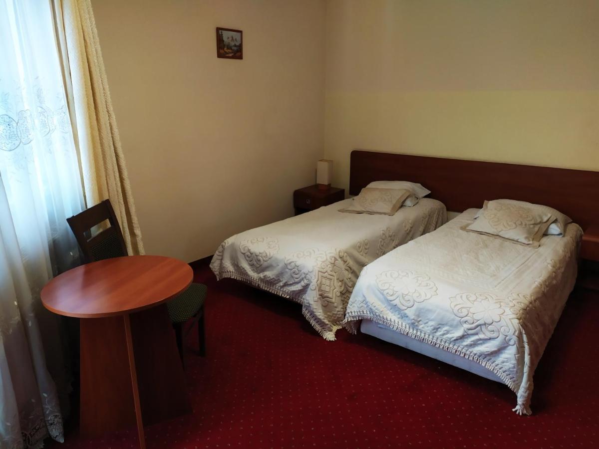 Bed and Breakfast Gosciniec Czarci Mlyn Бендзин Экстерьер фото