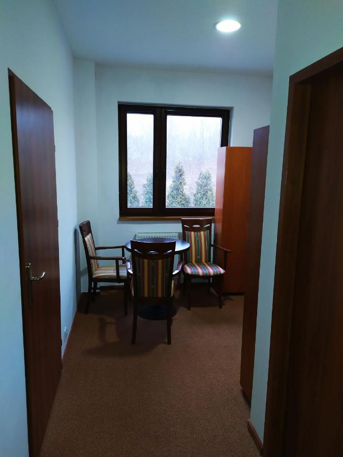 Bed and Breakfast Gosciniec Czarci Mlyn Бендзин Экстерьер фото